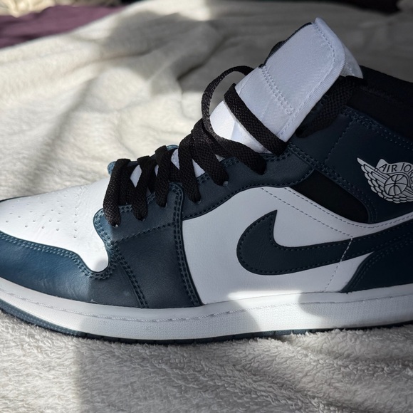 Jordan 1 Mids - Armory Navy - Picture 7 of 8